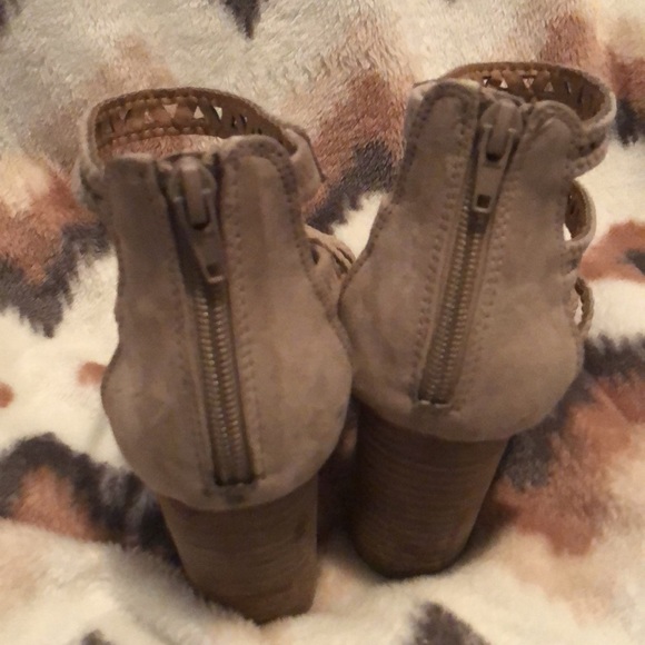 Report High Heel Shoes - Picture 4 of 4